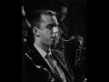 from my 78rpm record collection.
lennie tristano?sextette
lee konitz(as)
warne marsh(ts)
lennie tristano(p)
billy bauer(g)
arnold fishkin(b)
harold granowsky(dr)

rec.nyc,march 4,1949