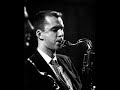from my 78rpm record collection.
lennie tristano?sextette
lee konitz(as)
warne marsh(ts)
lennie tristano(p)
billy bauer(g)
arnold fishkin(b)
harold granowsky(dr)

rec.nyc,march 4,1949