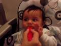 videos de Comendo banana pela primeira vez