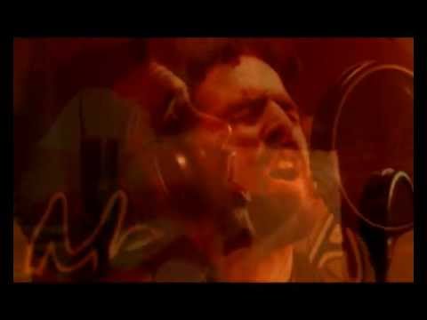 Mora - Que tentación, que necesidad. Nuestro festín, tan particular. Soy el culpable si a toda hora me ven, matando el tiempo para volverte a ver. Como explicar la ...