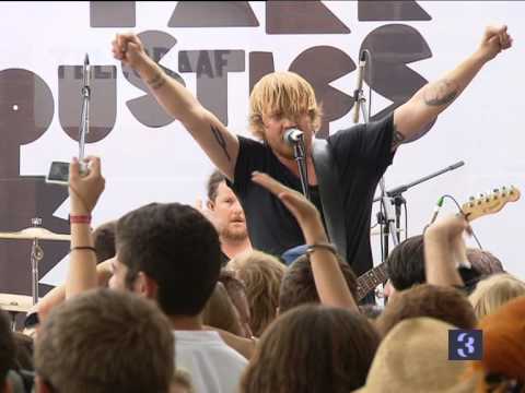 Roxy rocks out with Van Coke Kartel at Park Acoustics