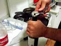 como abrir botella de vino sin descorchador