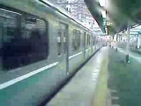 松戸を発車するE501系（トイレ改造済み）