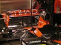 Vuur uit de Spyker F1 uitlaat..........