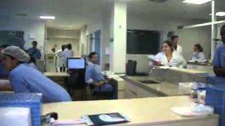 Menina Cantando Ressucita-me Na UTI