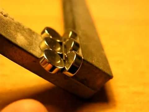 Schwebende Bleistiftmine, Levitation für Jedermann, Diamagnetism using only cheap components...