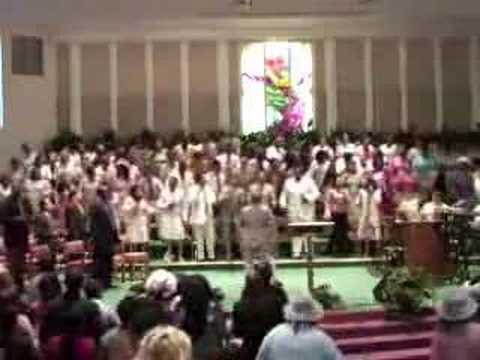 Merced Apostolic Tabernacle Mass Choir Sings When I Think…