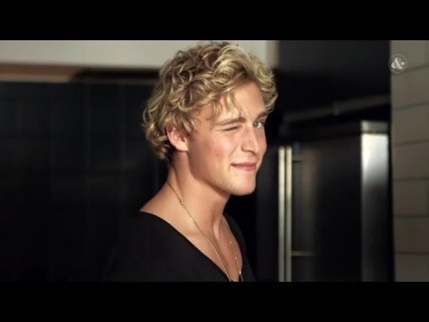 christopher - Blev vist den 26 September på TV2 Link til fanfictionen venner med fordele : http://www.movellas.com/da/story/201404061116384308-venner-med-fordele-christoph...