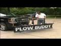 videos de How to remove SNOW from a driveway with a small truck or SUV