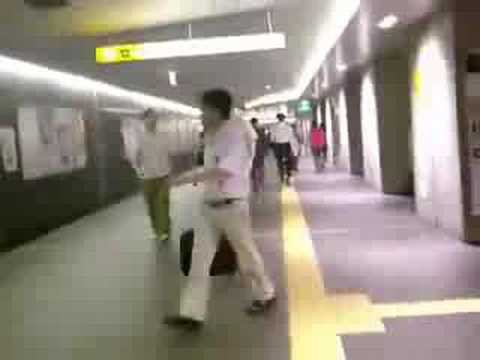 乗り換え１分半＠都営地下鉄大門駅（浜松町）：浅草線・品川方面ホーム～大江戸線ホーム