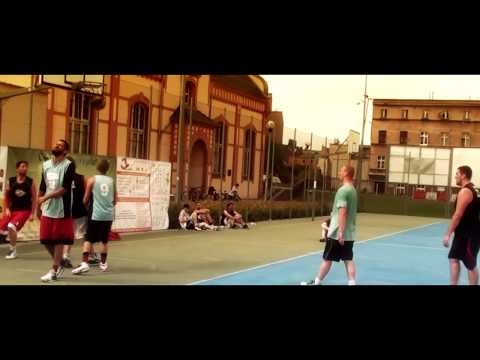 Turniej Charytatywny 3x3 Podaj Dalej Leszno (2014) :: Sponsorem drużyny w turnieju była firma BoBoQ Galeria Leszno
https://www.facebook.com/www.boboq.eu