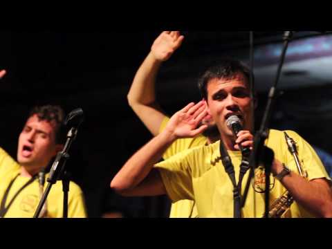 Xaranga Tocabemolls - Animació en escenari - La vida es un carnaval & Mi gran noche