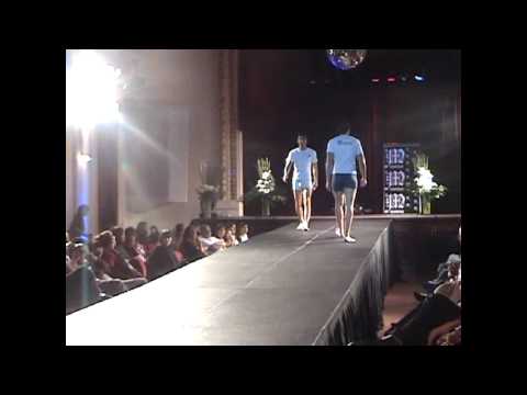 Desfile de hombres en boxer Monno Underwear