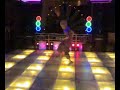 Op het trouwfeest van Jessica en Maurice jumpen Danny en Colin er flink op los terwijl Dylan mooi plaatjes schiet.