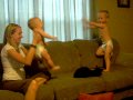 videos de Monkeys Jumping on the Couch