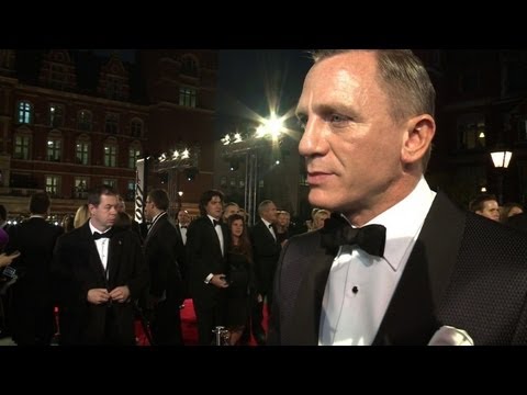 New Bond Film - Daniel Craig thrilled James Bond fans in London Tuesday when he stepped onto the red carpet with co-stars Judi Dench and Javier Bardem for the world premiere...