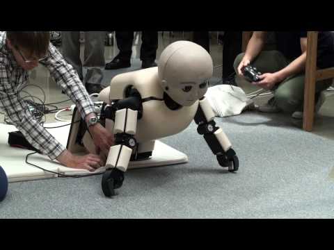 0 Un bebe robot