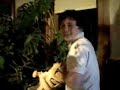 Man und der Laubsauger