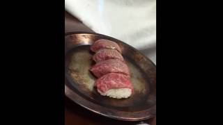 牛肉の炙り寿司