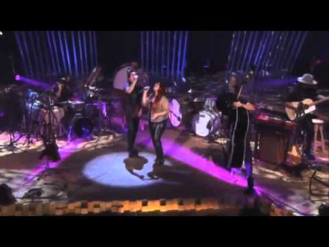 Kinky - A Donde Van Los Muertos ft. Carla Morrison
