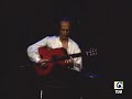 Hi, here is a little present for this new year ... it's a video of the BEST guitarist alive ... playing a tanguillos perfectly ... it's tecnically superhuman, and he plays with a swing indescriptible ... enjoy