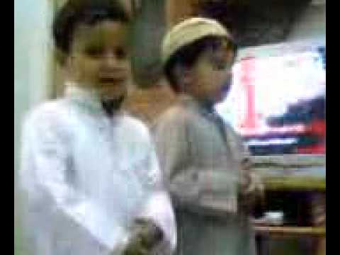 2_Little_Kids_trying_to_Pray