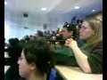 jean-pierre elkabbach et l'�quipe d'europe 1 s'invitent � l'universit� paul val�ry, fac de gauchos s'il en est une... dr�le d'ambiance. jean-marie miossec le doyen fait un discours...