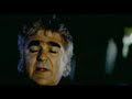 Πασχάλης Τερζής - Τι να κάνω πες μουΣτίχοι: Εύη ΔρούτσαΜουσική: Τάσος ΧαμουρτιάδηςΠρώτη εκτέλεση: Πασχάλης ΤερζήςΜες στου πόνου την ξαγρύπνια εγώ περπάτησα,στ' αδιέξοδο που βρήκες πάνω πάτησα.Την αγάπη σου πικρά εξαργυρώνωκαι το λάθος να σε θέλω το πληρώνω.Τι να κάνω πες μου,σβήνω απ' τον καημό μου,μόνο η νύχτα ακούειτο παράπονό μου.Ένα ανθρώπινο κουρέλι εγώ κατάντησα,χτες σε φώναξα μα πάλι εγώ απάντησα.Μες στο σπίτι μας μονάχος πώς να μείνω,στο λαβύρινθο που ζω την πόρτα κλείνω.