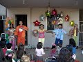 Amy bailando con HI-5