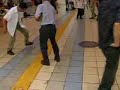 [閲覧注意]京橋駅に大集合したゴキブリの大群。のサムネイル2