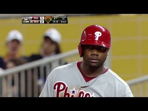 Video: PHI@MIA: Howard singles home Revere in the eighth