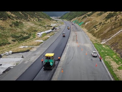 Paving the Transmission Gully motorway – March 2021