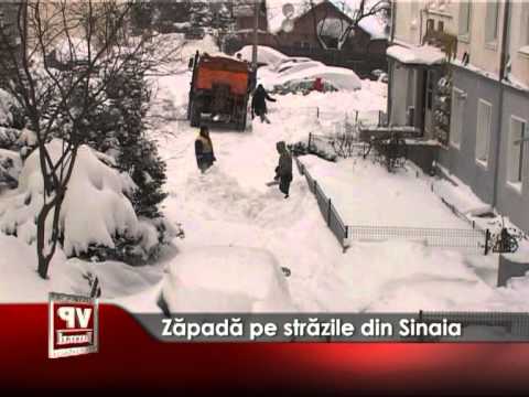 Zăpadă pe străzile din Sinaia