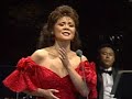 Hei Kyung Hong sings \