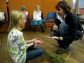 videos de Polly holds a tarantula