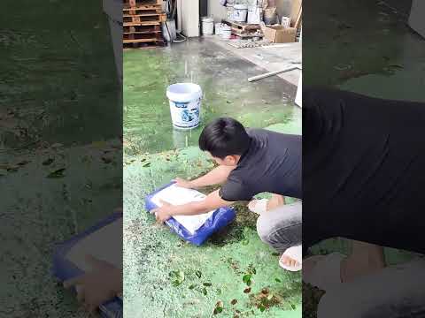 Rửa bao xi măng vào ngày mưa cho sạch bụi