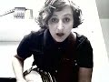 Izzy Cox Live : Man of the cloth