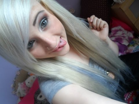 blonde - Using Clynol Silver shampoo to get rid of my yellow bits.. http://www.instagram.com/tessarr3 http://www.facebook.com/TessarrGoad Song: Kasbo - Horizon.