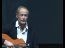 Erri De Luca canta la sua \"ballata per una prigioniera\"