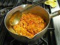 ■キーマカレーの作り方http://blog.chefhariom.com/?eid=967565■キーマカレーの作り方1[準備編]http://jp.youtube.com/watch?v=3d6GDuquDy4■キーマカレーの作り方2[調理編]http://jp.youtube.com/watch?v=UbPrv5JhBWI■キーマカレーの作り方3[煮込み編]http://jp.youtube.com/watch?v=uFHQipcyeOw■材料 鶏ひき肉　600gたまねぎ　300gトマト　400gにんにく　40gしょうが　40gサラダ油　100cc水　1000ccパプリカ　30cc（大さじ２）ターメリック　15cc（大さじ１）カイエン　5cc（小さじ１）ガラムマサラ　5cc（小さじ１）ベイリーフ　2枚塩15cc（大さじ１）■作り方１．たまねぎ、にんにく、しょうがをみじん切りにする。トマトは粗みじんに切る。２．鍋に油を熱し、水以外の材料を全て加え、水分がなくなるまで炒める。３．水分がなくなったら、水を加え15分～20分ほど強火で煮込んだらできあがり。■インド人シェフのブログhttp://blog.chefhariom.com/■インド家庭料理ラニhttp://raani.org/