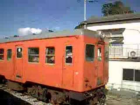 島原鉄道キハ2008(旧国鉄首都圏色)　原城駅でキハ2006(旧島鉄色)と交換