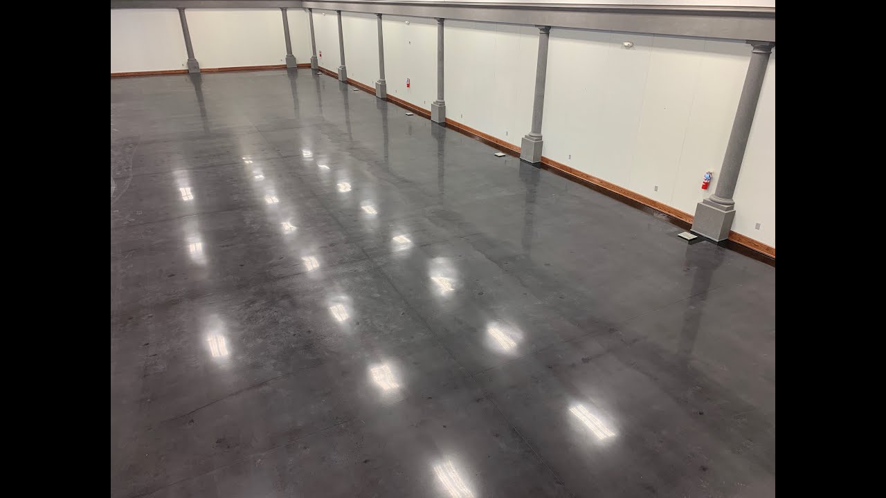 Concrete Polishing And Staining Dealership Showroom Floor / 13 Step Grind With Black Stain
