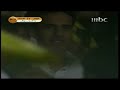 واحد من المشجعين صادته الكاميرا يلعب بالليزر الأخضر وقت مباراة الهلال و الاتحاد.