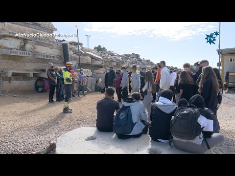 Alumn@s del Instituto “simulan” salvamentos con Perros de Rescate