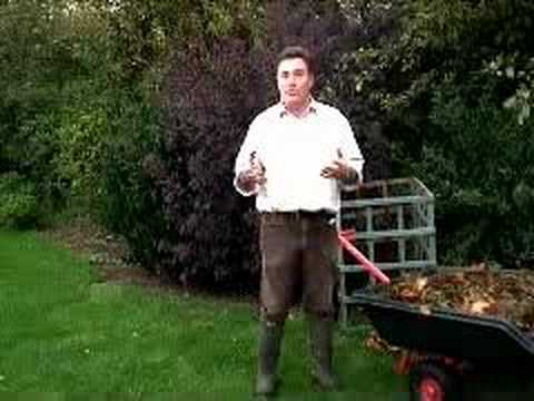 Hoggywart - Martin Fish from Garden News explains the benifits of making leaf mould.