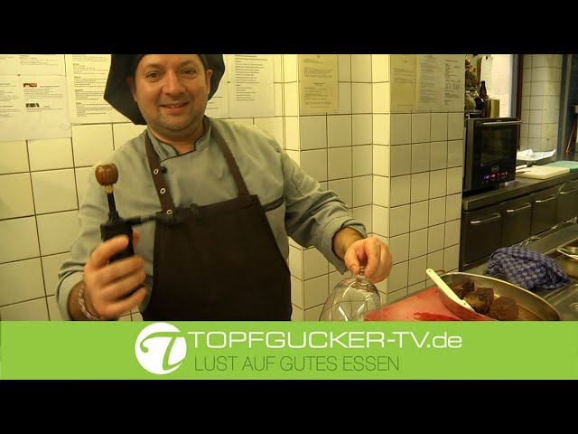 Teriyaki gebeizte Kalbsfiletstreifen im Thymianrauch mit Senfsauce, geschmorten Pak-Choi mit Shiitakepilzen und grünem Spargel