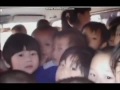 Nhoi nhet 66 em be tren mot chiec xe oto 8 cho o Trung Quoc