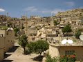 www.betmuhallam.com  :المخاشنية اسم لاحدى عشائر طور عبدين العربية العريقة والتي في بلدة قديمة جدا سميت بأسم هذه العشيرة التي تقطنها والواقعة في منطقة بيث محلم ومخاشن هو اسم علم عربي مثله مثل راشد ومحلم والمنيزل والجارود ويقول ابن سيدة في كتابه المحكم والمحيط الاعظم :(وأخشن، ومخاشن، وخشين،اسماء عربية ) ومن بنو مخاشن هناك العدناني وهناك القحطاني ومنهم من ينتمي الى بنو تميم كبنو مخاشن بن معاويه بن شريف بن جروة بن اسيد بن عمرو بن تميم ومنهم من هو من كندة كبنو مخاشن بن قيس بن معديكرب الصحابي رضى الله عنه من ال الحارث بن عائذ بن عمرو بن مخاشن .وهؤلاء من قبائل كندة و كان قسم منهم قد دخل في بني محلم .وهناك مخاشن والذي هو اسم لمنطقة تطل على جبل البشر في الجزيرة الفراتية وهو اسم يطلق على حي من بني تغلب بن وائل ولقد مدحهم الأخطل في قصيدة مطلعها :فحالت قروم من بني البشر دونها **** وما الوصل إلا رجعها للمسالموفي هذا المكان أغار بنو قيس على بنو تغلب بالبشر أو (مخاشن ) وقتلوا منهم مقتلة عظيمةو التي قال عنها جرير :لو أن جمعهم غداة مخاشن **** يرمى بها حضن لكاد يزولوقال الأخطل أيضا :لها مربع بالثني ثني مخاشن **** و منزلة لم يبق إلا طلولهاو من اي المخاشنيون هم من مخاشن كندة الذين دخلو في بني محلم ام من مخاشن (البشر )من بني وائل وكلاهما ممكن ولكن في النتيجة هم من القبائل العربية التي استقرت في جبل الطور وجاورت المحلمية والراشدية ومن صفاتهم فهم قريبون جدا من المحلمية والراشدية من حيث الشكل واللهجة والعادات ويتصفون بالكرم والتواضع ويفضلون الغريب على انفسهم ويتواضعون له وللدين مكانة عالية عندهم ويحبون المال و تعدد الزوجات ويعتبرون تركيا هي بلدهم الاول وولائهم اليها ويتوزعون بين لبنان وتركيا والدول الاسكندنافية والمانيا .