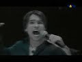 Que guapo se ve Abel en este video.. xD Cancion: ME HUELE A SOLEDAD Me huele a soledad, saber que ya no estas, pensar que todo termino, que ya no volveras. Sentir que te perdi y tengo que vivir perdido en la tristeza que dejaste en tu lugar. Me duele no tener tu amor y trato de olvidar y no hago mas que recordar. Siento que la vida en tu recuerdo se me va. CORO Me huele a soledad , amor, a lagrimas del corazon, a miedo ya sentir dolor, sufrir y hacerme daño. Me huele a soledad, amor, a dias grises por llegar, a noches sin poder dormir, a no saber vivir sin ti jamas. Te juro que me huele a soledad. Enfermo de pensar en donde es que andaras, si te divertiras sin mi, no quiero imaginar. Me muero por saber si al menos una vez habras pensado en mi tal vez con ganas de volver. Me duele no tener tu amor y trato de olvidar y no hago mas que recordar. Siento que la vida en tu recuerdo se me va. CORO Me huele a soledad , amor, a lagrimas del corazon a miedo ya sentir dolor, sufrir y hacerme daño. Me huele a soledad, amor, a dias grises por llegar, a noches sin poder dormir, a no saber vivr sin ti jamas. Te juro que me huele a soledad. Amor cuanto te extraño, no verte me hace tanto daño. Por ti yo estoy sufriendo, sin ti me estoy muriendo de amor.