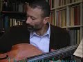score:
http://pagesperso-orange.fr/tony.c/fretful/viol/hume/pdf/47lovesfarewell.pdf
better quality: http://www.vimeo.com/1189191 

tobias hume (possibly 1569 - april 16, 1645) was an english composer, viol player and soldier.
little is known of his life. some have suggested that he was born in 1569 because he was admitted to the london charterhouse in 1629, a pre-requisite to which was being at least 60 years old, though there is no certainty over this. he had made his living as a professional soldier, probably as a mercenary. he was an officer with the swedish and russian armies.
he was a particular champion of the viol over the then-dominant lute, something which caused john dowland to publish a rebuttal of hume's ideas.

here the foreword of one of his 3 publications (musicall humors):

to the understanding reader

i doe not studie eloquence, or profess musicke, although i doe love sence, and affect harmony: my profession being, as my education hath beene, armes, the onely effeminate part of me, hath beene musicke; which in mee hath beene alwayes generous, because never mercenarie. to prayse musicke, were to say, the sunne is bright. to extoll my selfe, would name my labors vaine glorious. onely this, mu studies are far from servile imitations, i robbe no others inventions, i take no italian note to an english dittie, or filch fragments of songs to stuffe out my volumes. there are mine own phansies expressed by my proper genius, which if thou dost dislike, let me see thine, carpere vel noli nostra, vel ede tua, now to use a modest shortnes, and a briefe expression of my seffe to all noble spirites, thus, my title expresseth my bookes contents, which (if my hopes faile me not) shall not deceive their expectation, in whose approvement the crowne of my labors resteth. and from henceforth, the stateful instrument gambo violl shall with ease yeelde full various and as devicefull musicke as the lute. for here i protest the trinitie of musicke, parts, passion and division, to be as gracefully united in the gambo violl, as in the most received instrument that is, which here with a souldiers resolution, i give up to the acceptance of at noble dispositions.

the friend of his friend, 
tobias hume
aan de 
aan de welverstaande lezer:
i studeer geen redekunst, of onderwijs geen muziek, hoewel ik van verstand houd en door harmonie geraakt word. mijn beroep is, vanwege mijn opleiding: beroepssoldaat. de enige vrouwelijke kant van mij is de muziek (geweest), welke altijd in ruime mate bij mij aanwezig is geweest, omdat ik geen huursoldaat ben. muziek (aan) te prijzen, is het zelfde als te zeggen dat de zon helder is. mijzelf ophemelen, zou zijn doel voorbij schieten..
alleen dit (wil ik zeggen), dat mijn werk alles behalve slaafse imitaties zijn. i roof geen bedenksels van anderen, ik gebruik geen italiaanse noot of een engels deuntje, of gekaapte fragmenten van liedjes, om mijn bundel te vullen. het zijn mijn eigen fantasie�n, door mijn eigen geest uitgedrukt. als u er niet van houdt, laat me dan uw eigen werk maar eens zien.
niet het onze afbreken, maar het jouwe. nu het verder kort te houden: een korte uiting van mijzelf aan de edele geesten, is de titel van mijn boek, welk de inhoud verklaart. ik hoop dat het niet de verwachtingen zal teleurstellen, in wiens goedkeuring de kroon op mijn werk rust. van nu af aan zal het statige instrument de viola da gamba, met gemak de gevarieerde muziek voor luit evenaren. hier verklaar ik de drie-eenheid van de muziek: stemvoering, passie en variatie, sierlijk verenigd in de gamba, zoals in de meeste (geaccepteerde) instrumenten. hierbij met een  militaire vastberadenheid, geef ik het ter aanname aan de edele ontvangst.

aan de vriend van zijn vriend tobias hume

ernst stolz viola da gamba